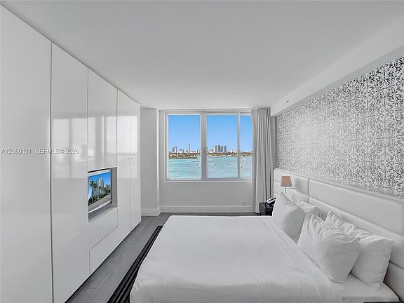 3rd image of 1100 West Ave #1024