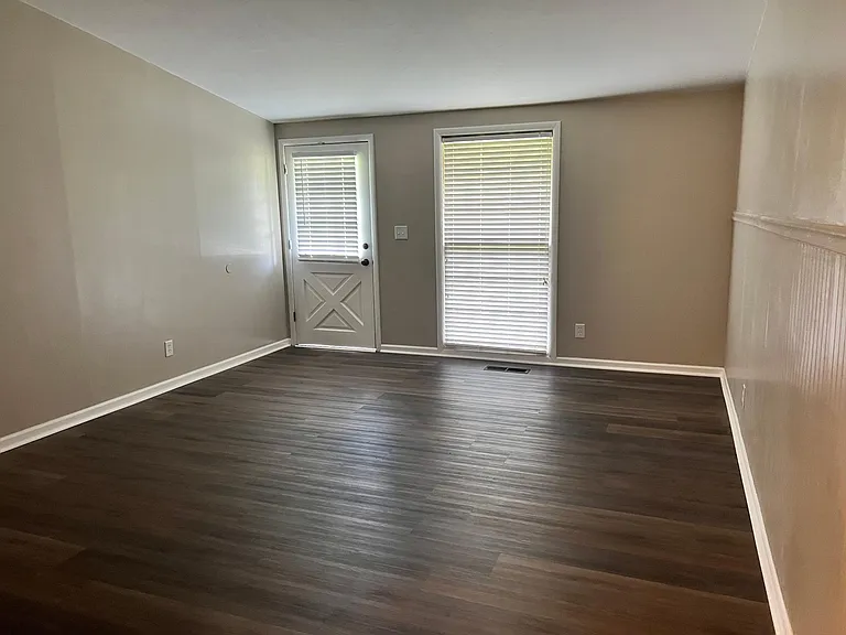 107 Bonnie Rd — Photo 9