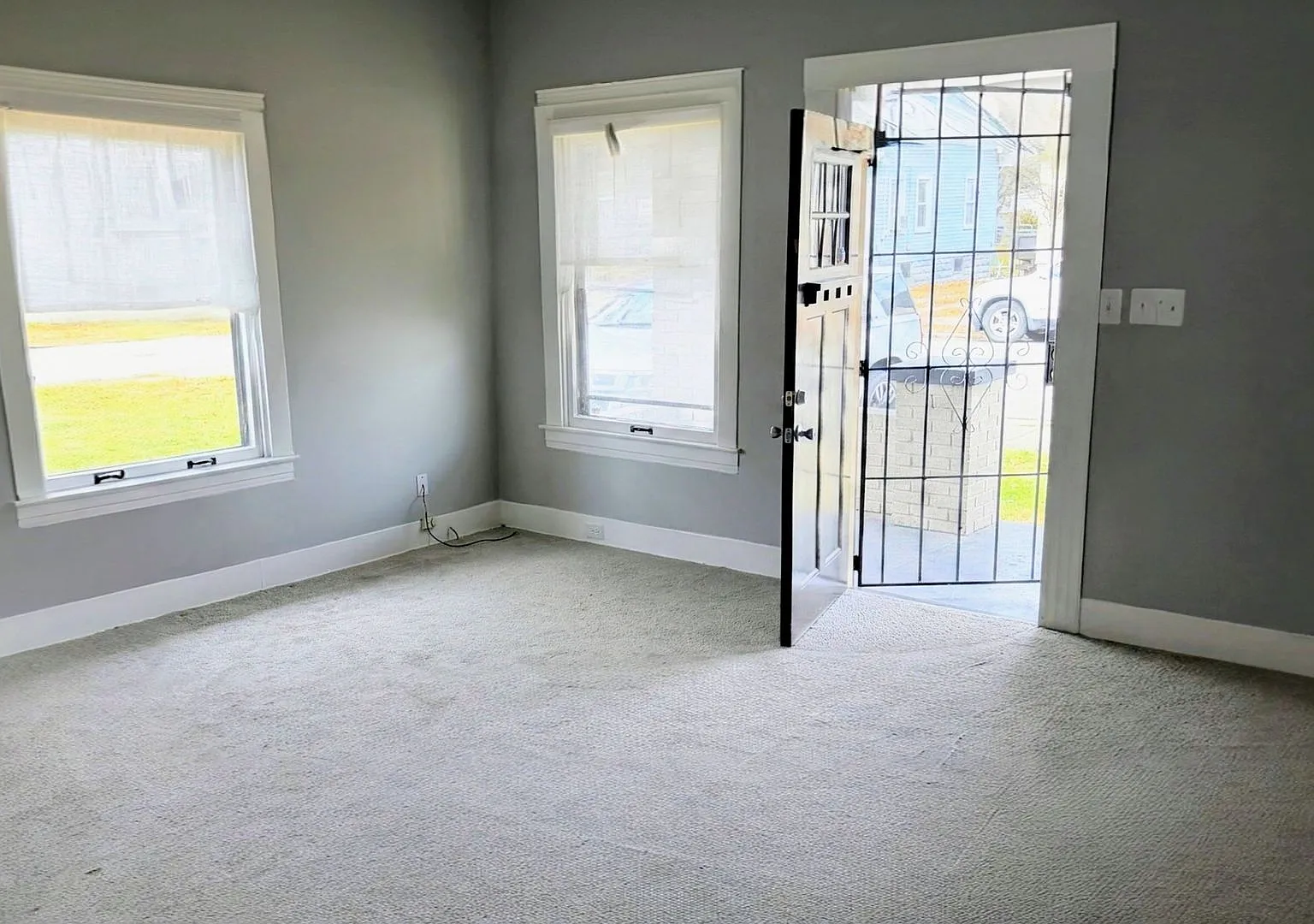 Cute And Cozy 2bd/1ba Leasing Special Move In By 9/15/2026 And Receive 50% Off Of Your Deposit. — Photo 2