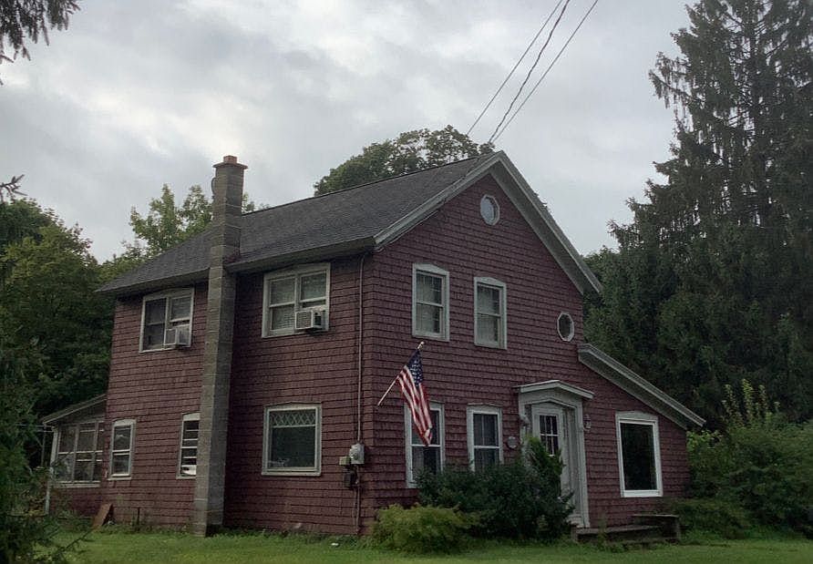 2nd image of 470 Chapel St