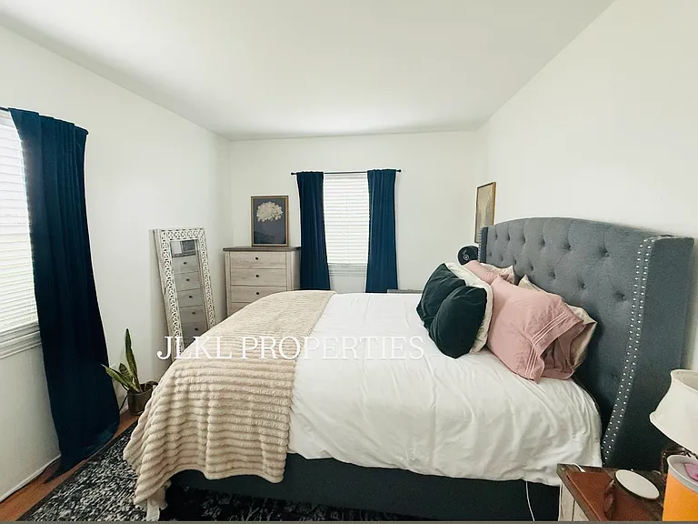 3092 Meade Ave — Photo 6