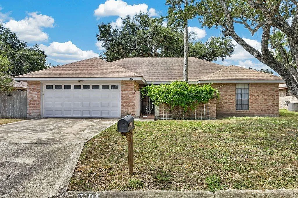 3 bed, 2.0 bath, 1626 sqft, $1,700 — Photo 1