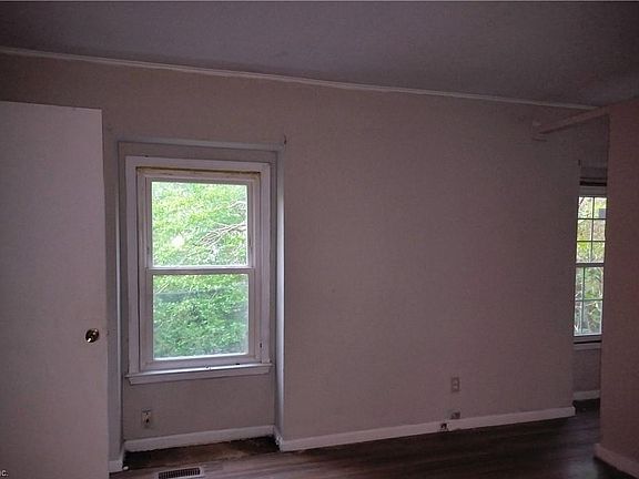 5th image of 915 Harbour North Dr