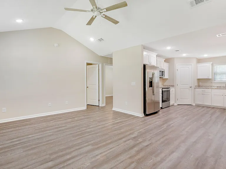 561 Church Cir — Photo 5