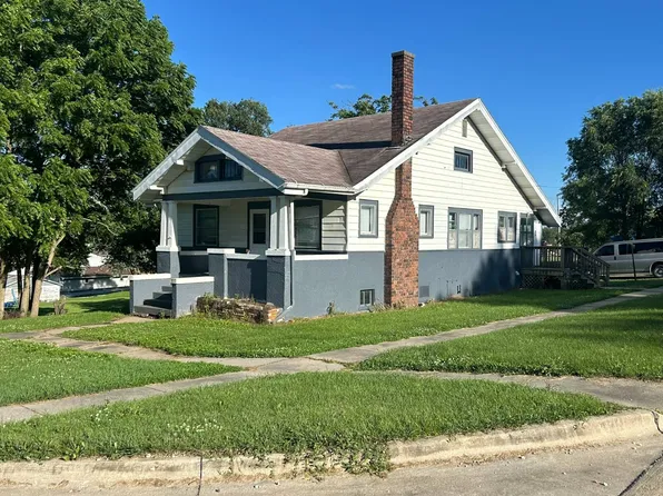 201 SE 3rd St, Leon, IA 50144