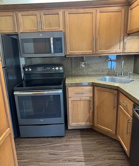 712 Sunny Pine Way — Photo 3