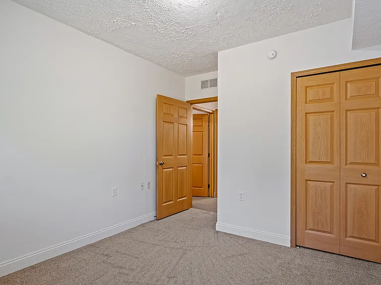 North Pointe Apartments — Photo 11