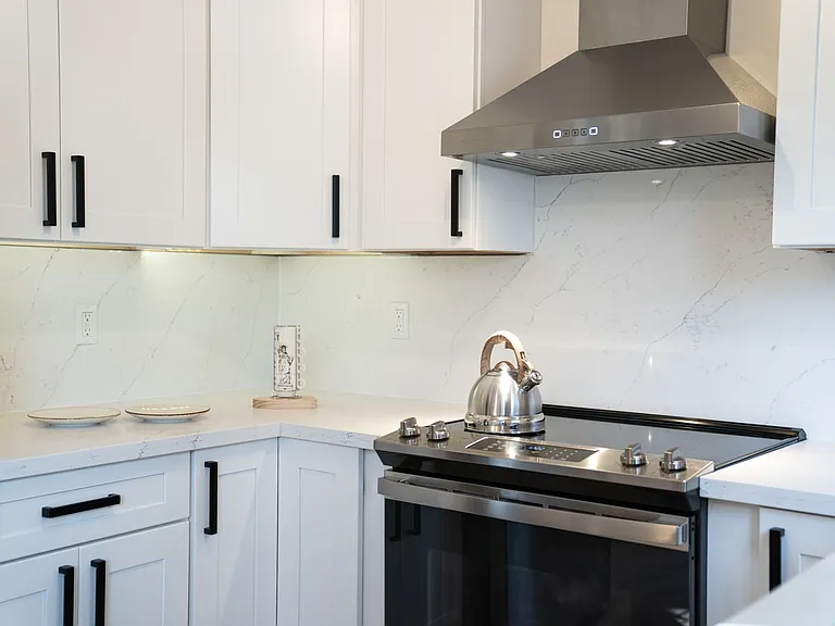 Maude Ave 7 LLC — Photo 4