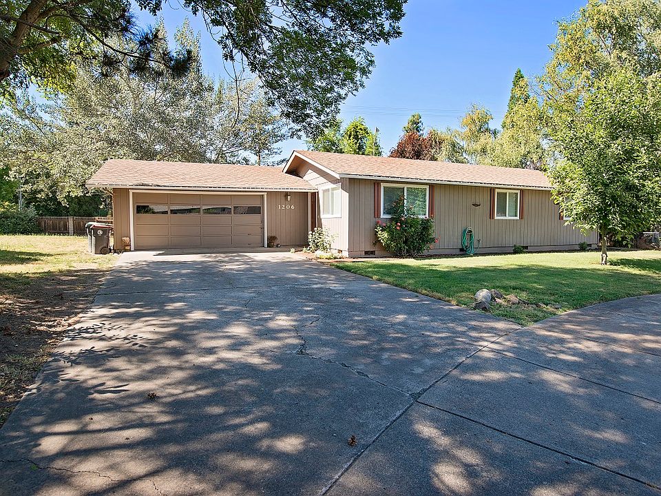 1st image of 1206 Applewood Cir