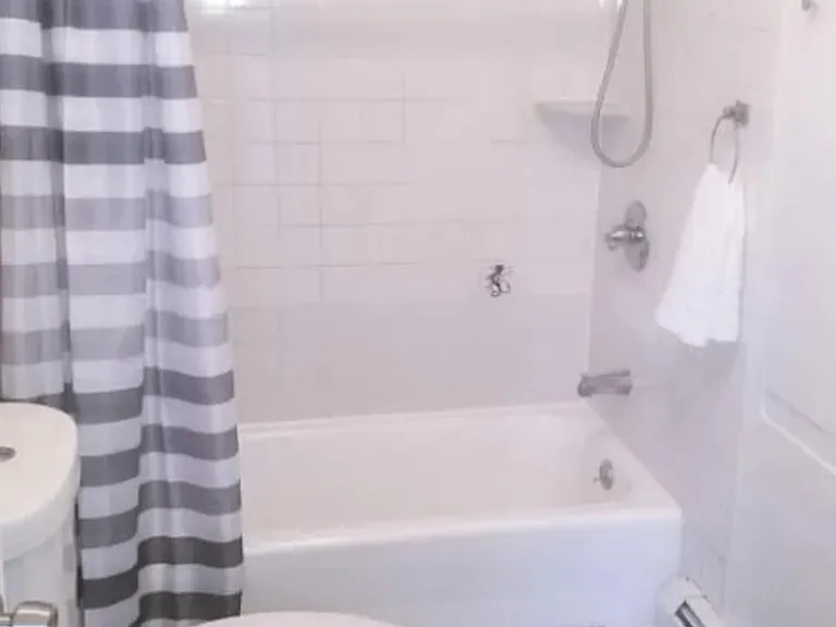 1310 Monmouth Ave — Photo 26