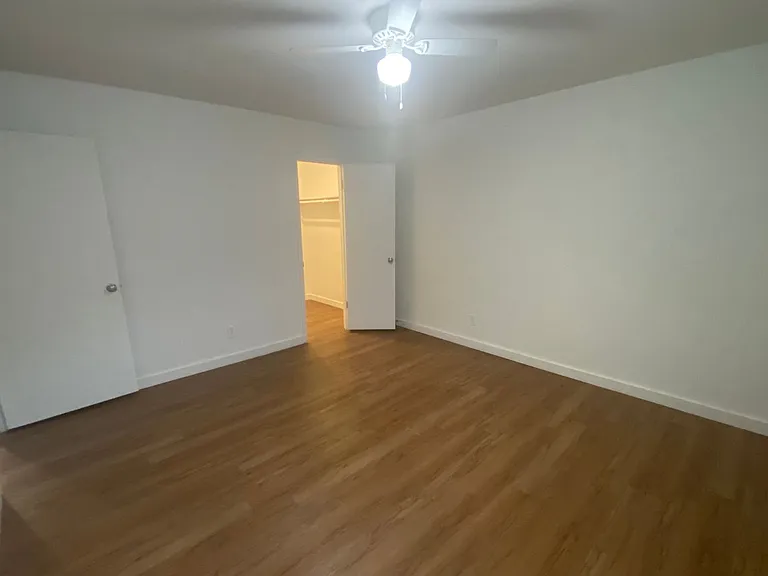 24 Flats Apartments — Photo 43