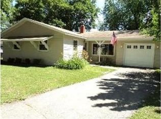 103 Pueblo Rd, Carpentersville, IL 60110