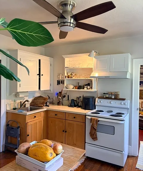 236 NE Thompson St — Photo 11