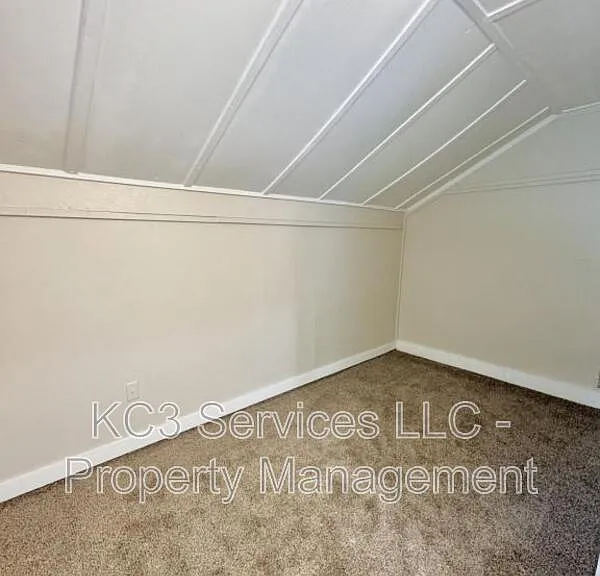 2215 E 81st St — Photo 6