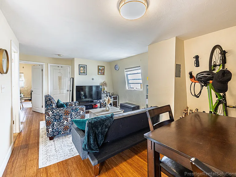 233 London St #3 — Photo 5