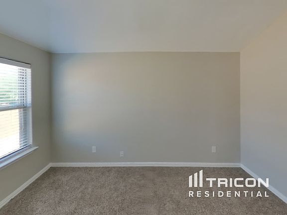 5th image of 429 Park Meadows Dr