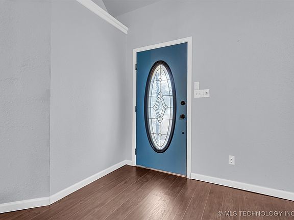 4th image of 4070 Bluebird Ln