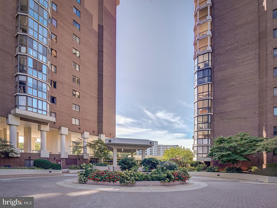 1st image of 1600 N Oak St APT 625