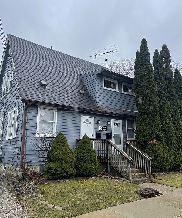 1st image of 902 Woodlawn Ave