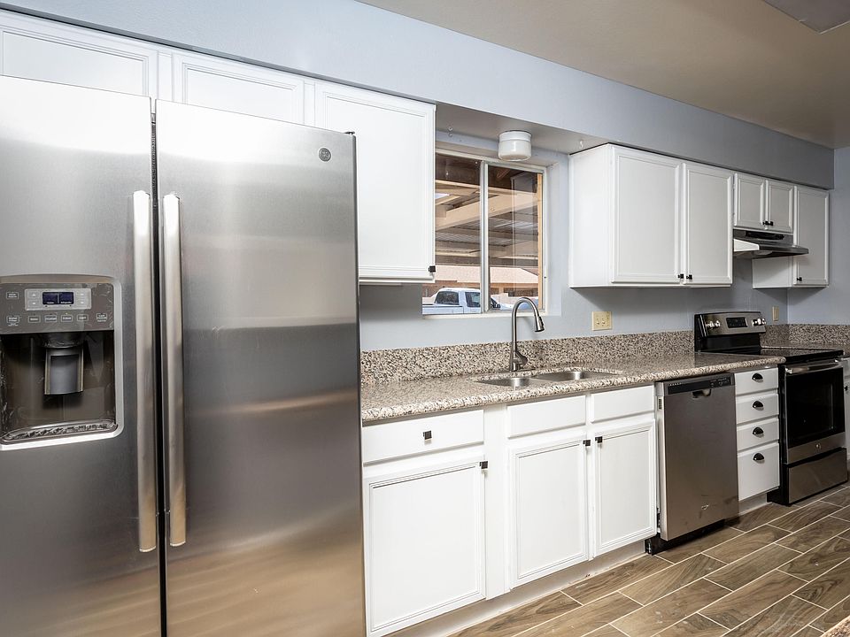 1st image of 711 E Laurel Dr APT 22