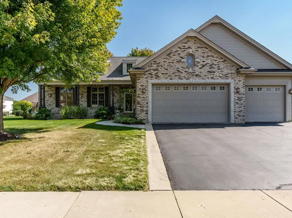 1687 Divine Dr, Rockford, IL 61107