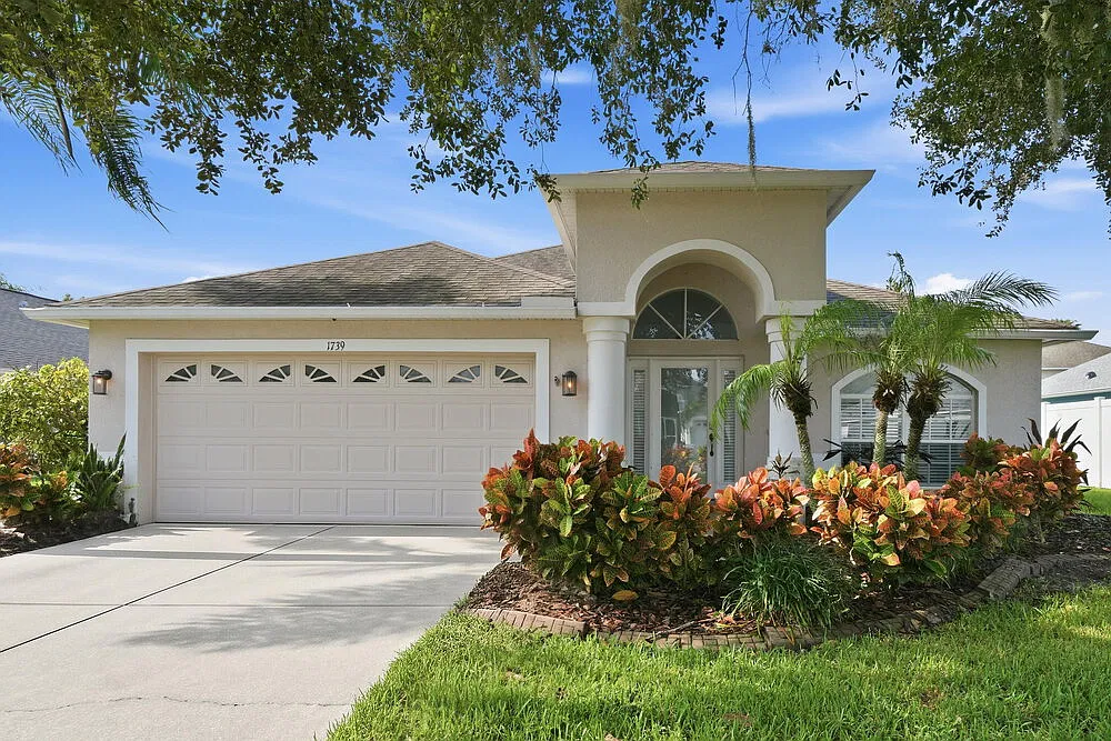 3 bed, 2.0 bath, 2032 sqft, $2,580 — Photo 1