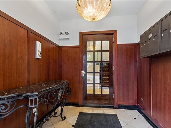 3rd image of 1148 W Roscoe St APT 1E