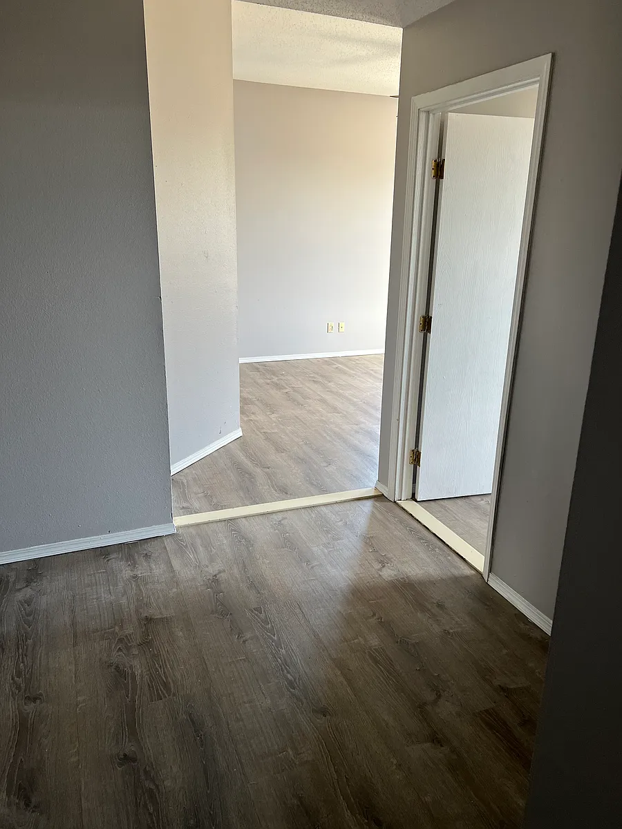 Building Photo - 1109 Walton Ave #5