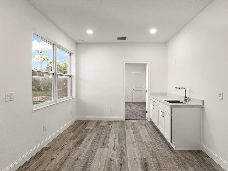 5352 Lowell Ave — Photo 13