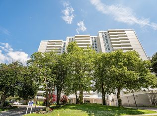 10 Parkway Forest Dr #512, Toronto, ON M2J 1L3