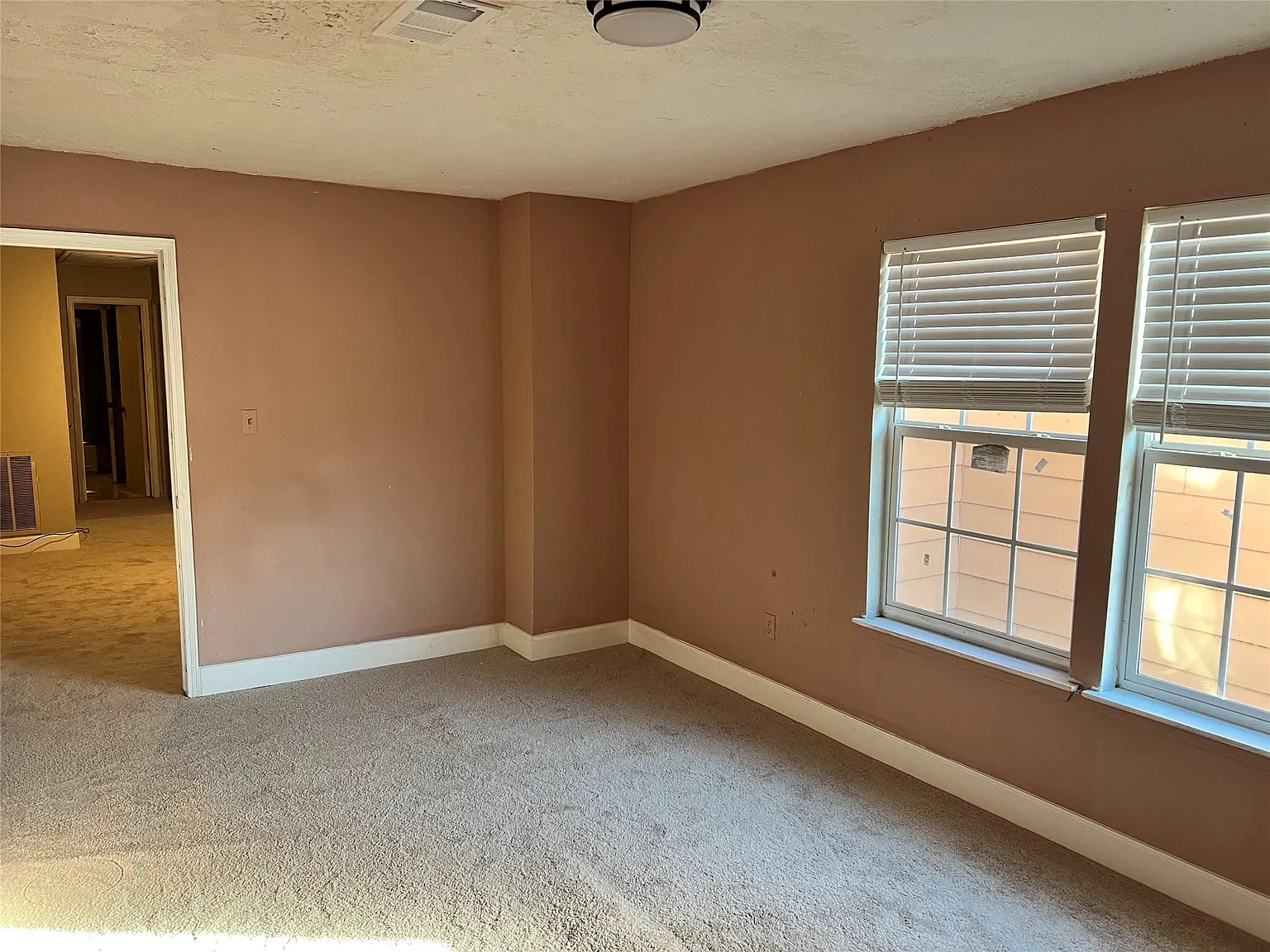 3 bed, 1.5 bath, 1534 sqft, $1,190 — Photo 2