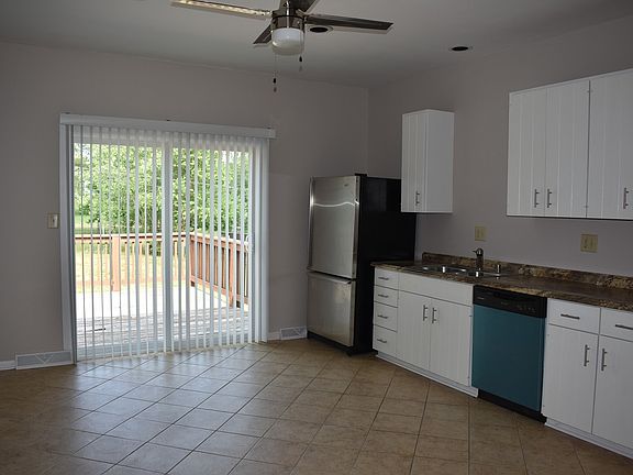 Kitchen looking toward back 