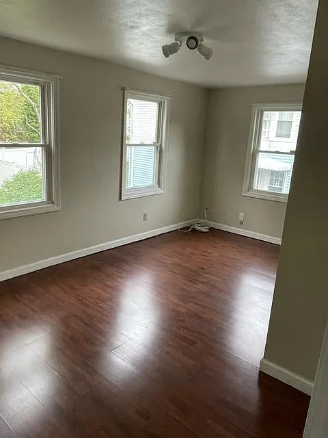 25 Monroe St — Photo 3