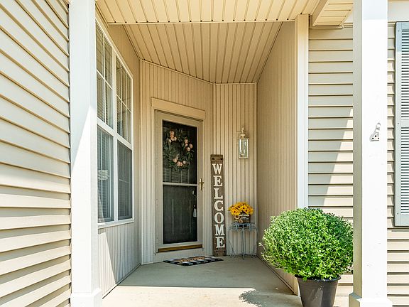 3rd image of 13432 Wildwood Ln