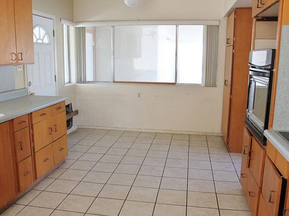 2nd image of 2111 W Meadow Dr