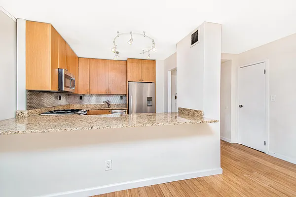 Sold by Re/Max In The City | media 9