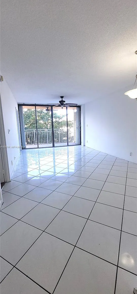 Waterside Towers Condo — Photo 2