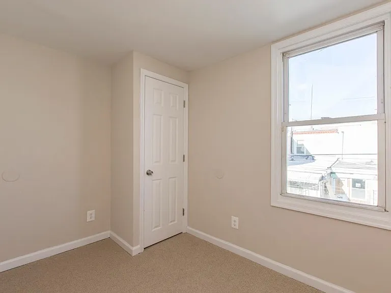 2826 Mercer St — Photo 9