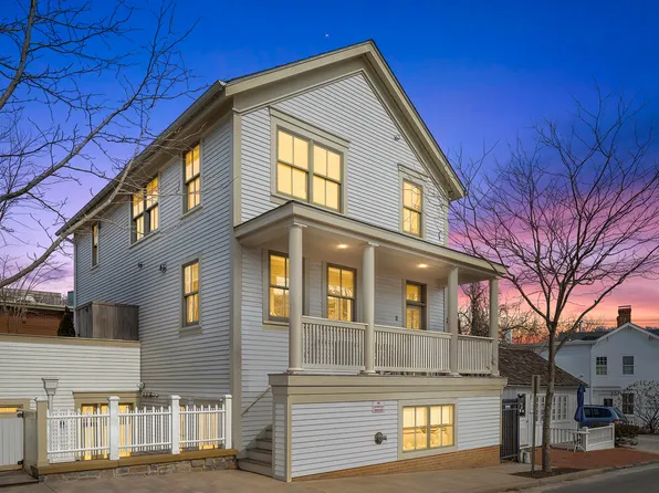 2 Sage St, Sag Harbor, NY 11963