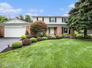 4039 Whitebirch Dr, West Bloomfield, MI 48323