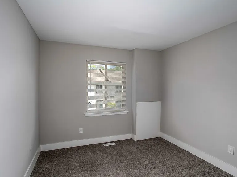Berkeley Trace — Photo 17