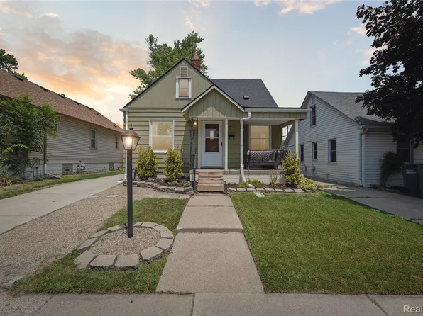 1172 Mill St, Lincoln Park, MI 48146