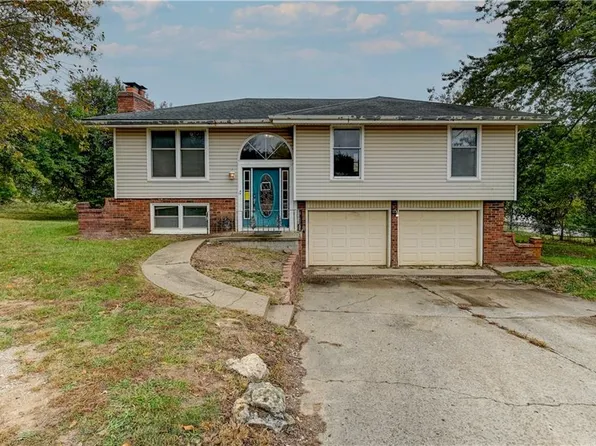 14831 Crystal Dr, Crystal Lakes, MO 64024