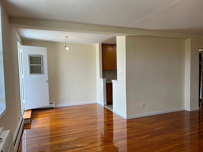 23-50 Waters Edge Dr #4P — Photo 12