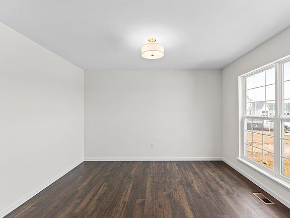 3rd image of 1017 Kennedy Ln