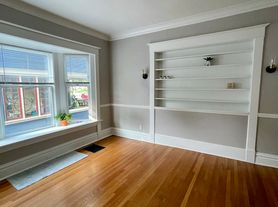 558 Madison Ave SE