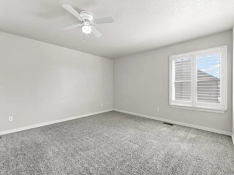 2425 Vanreen Dr — Photo 40