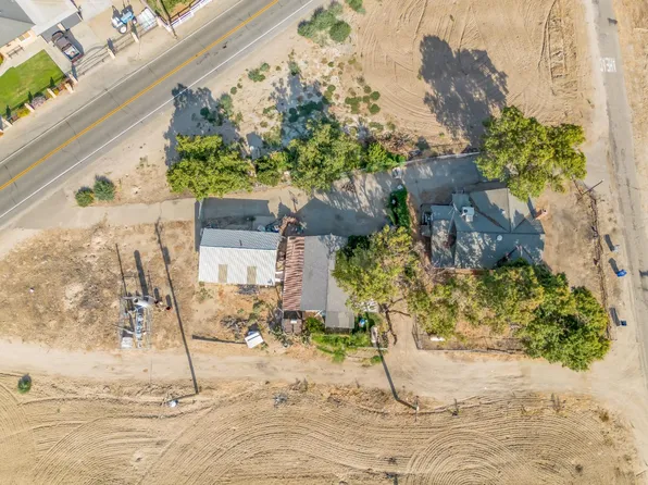 5920 W Springfield Ave, Raisin City, CA 93652