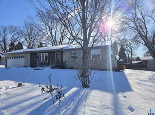 1601 E Sylvan Cir, Brandon, SD 57005