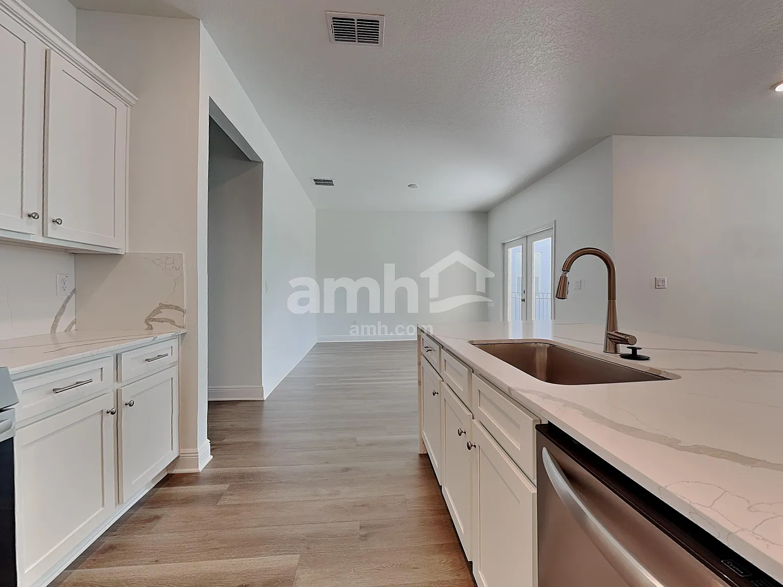 3 bed, 2.0 bath, 1700 sqft, $2,575 — Photo 3